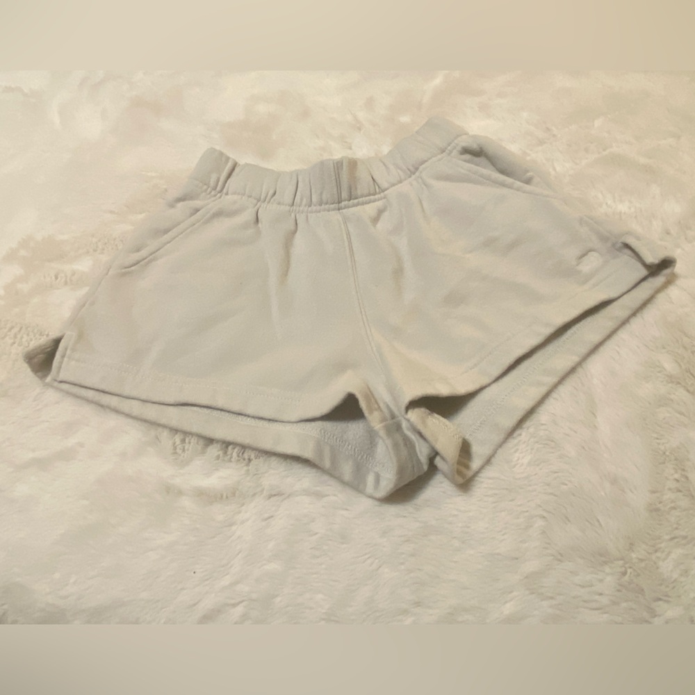 The North Face woman’s shorts with pockets